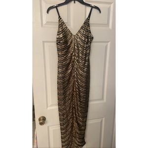 NEVER WORN DRESS PERFECT FOR HOLIDAYS❤️